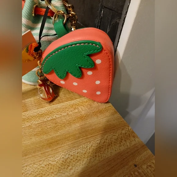 Juicy Couture NWT Strawberry 2 Piece Wristlet Set - Picture 4 of 8